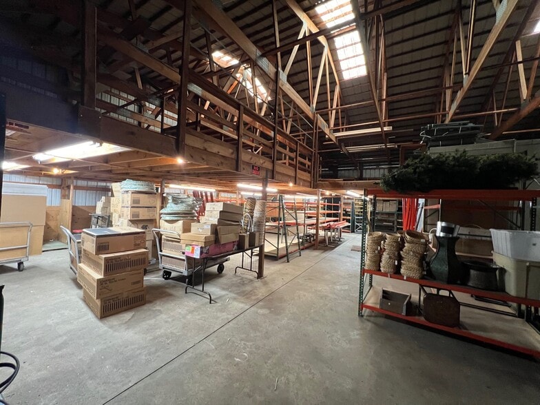 More Photos Of 565 Union Ave, Middlesex Flex For Sale
