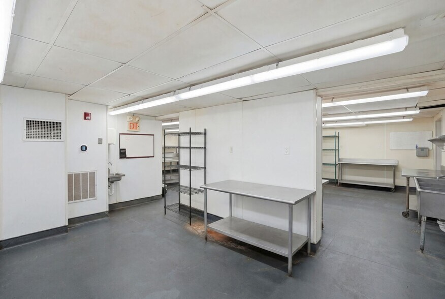 More Photos Of 332 Farnum Pike, Smithfield Restaurant For Sale