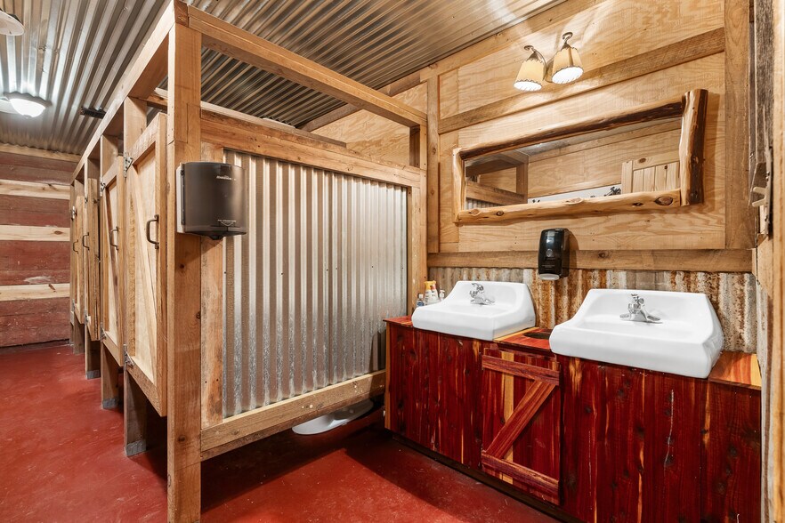 More Photos Of 2692 Highway 105 W, Navasota Specialty For Sale