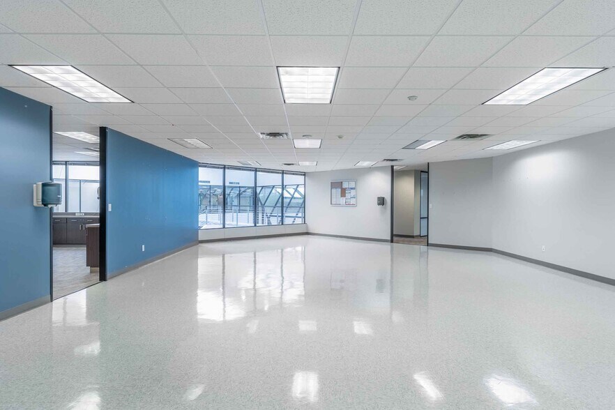 More Photos Of 6606 Lyndon B Johnson Fwy, Dallas Office For Lease
