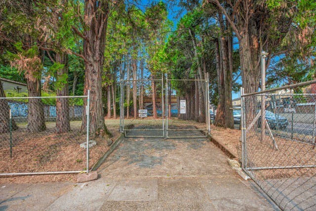 More Photos Of 2880 SE Stark St, Portland Land For Sale
