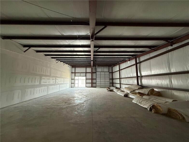 More Photos Of 164 Grading Ln, Cave Springs Flex For Lease