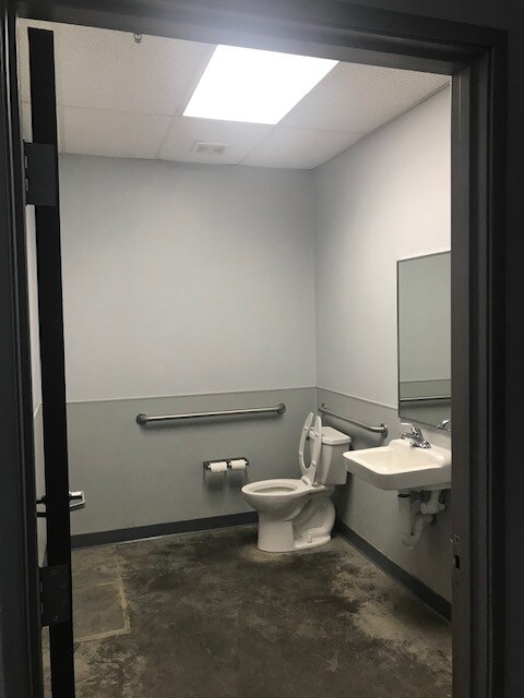 More Photos Of 307 N Rogers Rd, Irving Warehouse For Lease