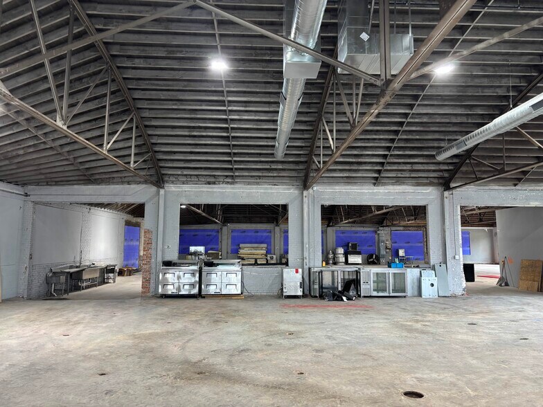 More Photos Of 9101 N Western Ave, Oklahoma City Showroom For Lease