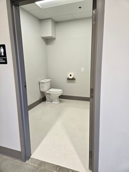 More Photos Of 1180 Devin Dr, Norton Shores Manufacturing For Lease