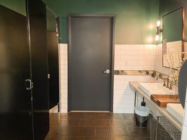 More Photos Of 2401 Main St, Evanston Warehouse For Sale