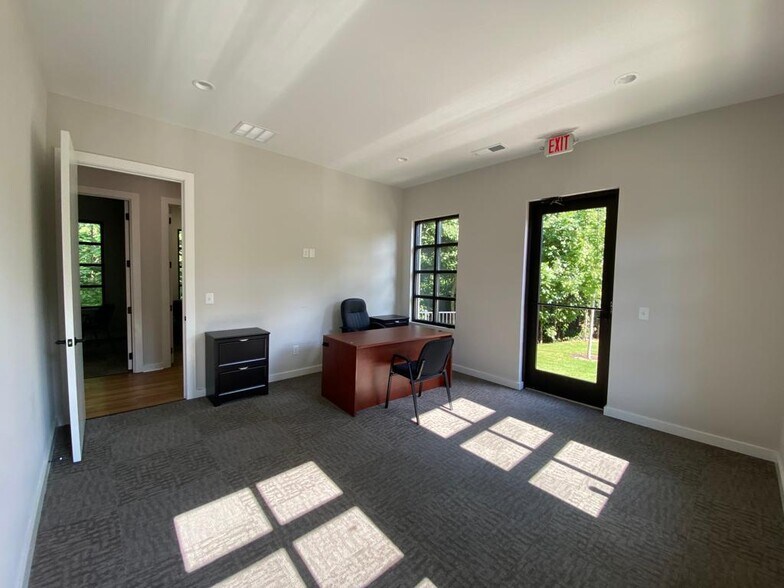 More Photos Of 6110 McFarland Station Dr, Alpharetta Medical For Lease