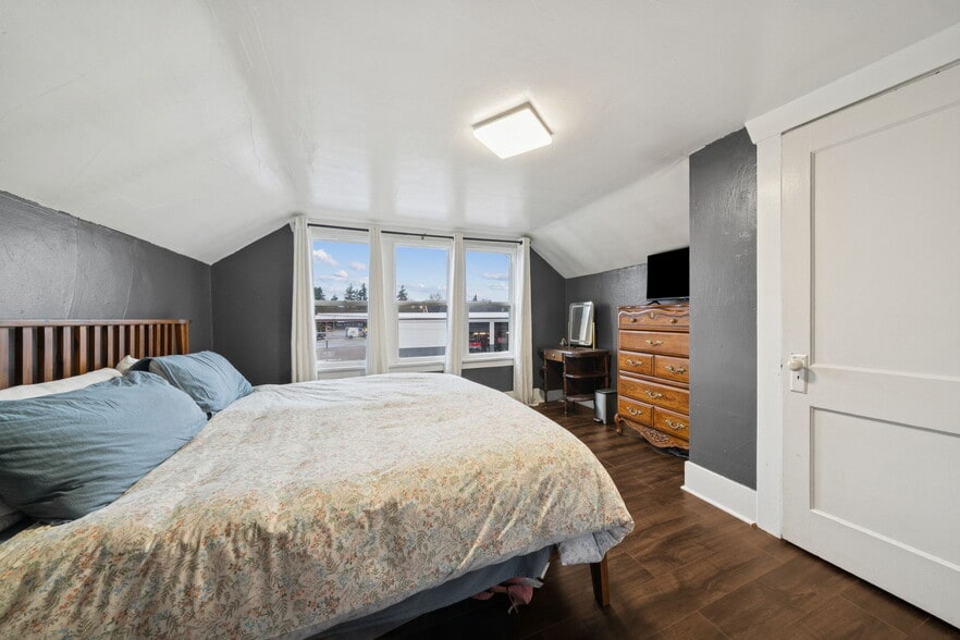 More Photos Of 413 2nd St NE, Puyallup Office For Sale