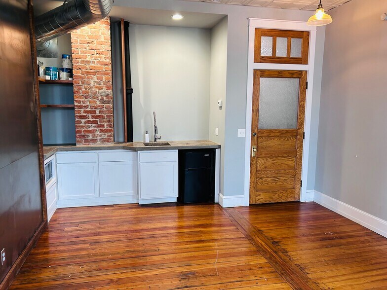 Primary Photo Of 961-965 7th St W, Saint Paul Storefront For Lease
