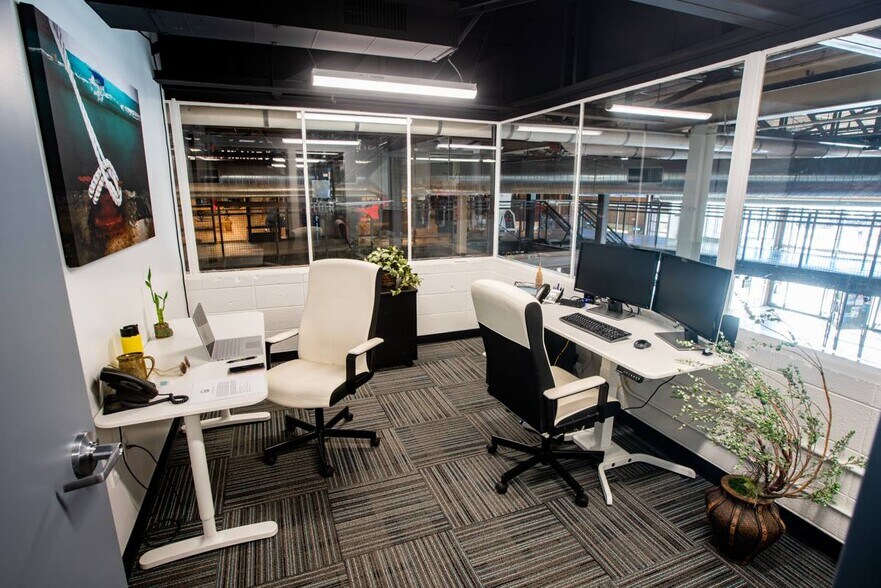 More Photos Of 2501 Dallas St, Aurora General Retail For Lease