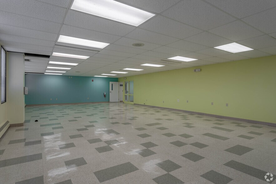 More Photos Of 35350 Curtis Blvd, Eastlake Medical For Lease