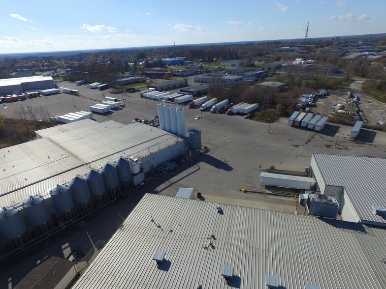 More Photos Of 75 Plant Farm Blvd, Brantford Warehouse For Lease
