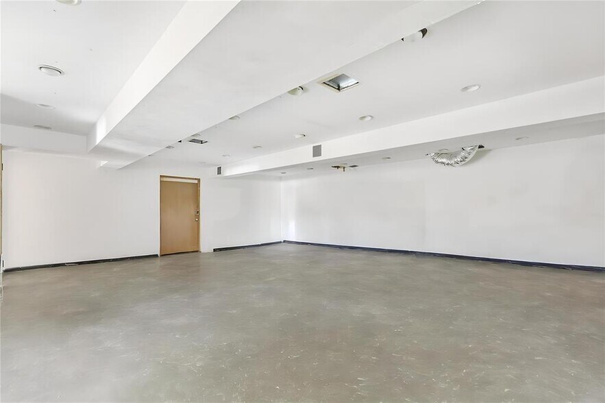 More Photos Of 123 Lake Dr, Lake Peekskill Storefront For Sale
