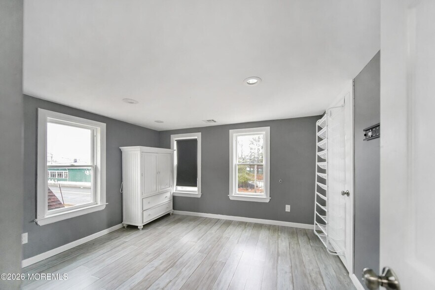 More Photos Of 79 Throckmorton St, Freehold Apartments For Sale
