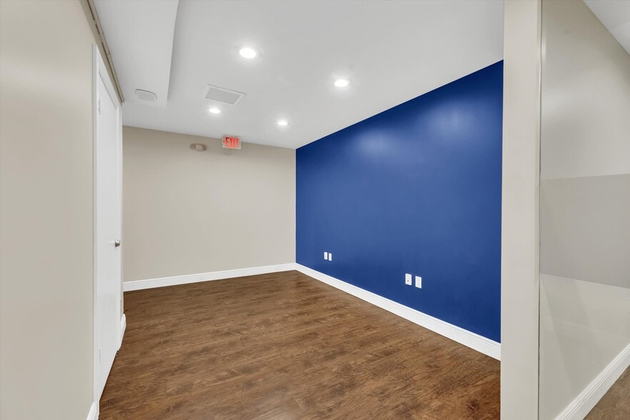 More Photos Of 224 NE 32nd Ct, Oakland Park Warehouse For Sale