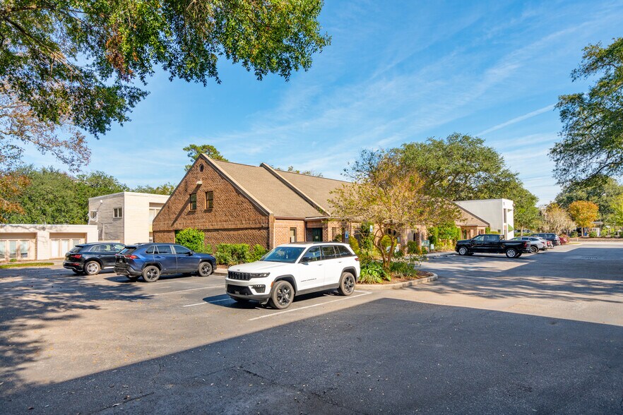 More Photos Of 15 Gamecock Ave, Charleston Office For Sale