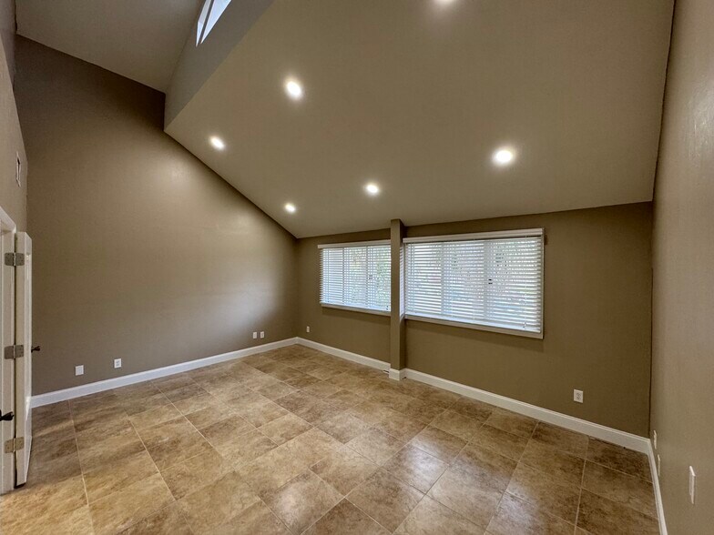 More Photos Of 1705 Colonial Blvd, Fort Myers Medical For Lease