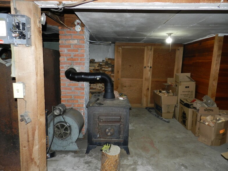 More Photos Of 104 Challis St, Salmon Warehouse For Sale