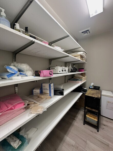 More Photos Of 220 SW 5th St, Woodhull Medical For Sale