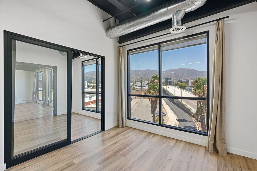 More Photos Of 135 W Magnolia Blvd, Burbank Loft Creative Space For Lease