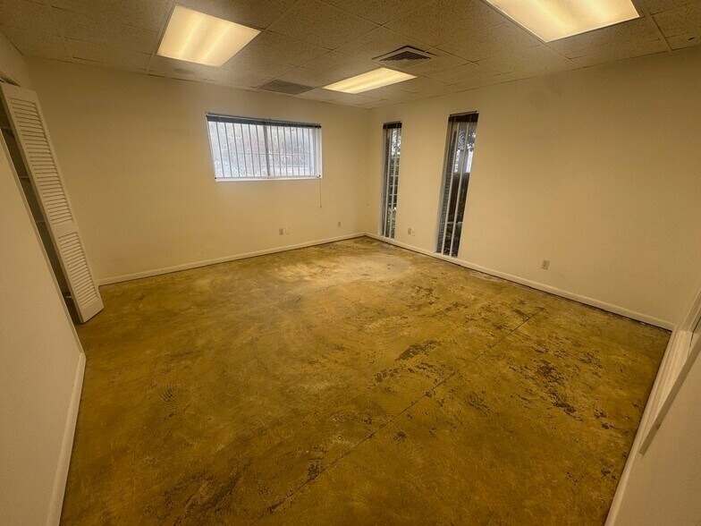 More Photos Of 6214 Beverly Hill St, Houston Office For Lease