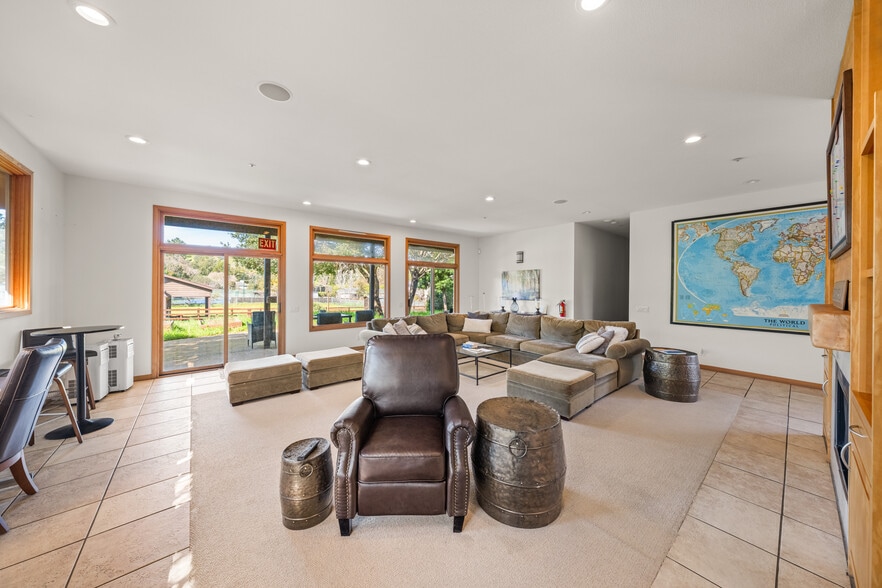 More Photos Of 8 Circle Rd, San Rafael Specialty For Sale