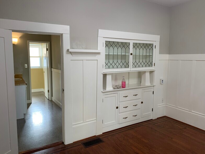 More Photos Of 1056 Division St, Pleasanton Office For Lease