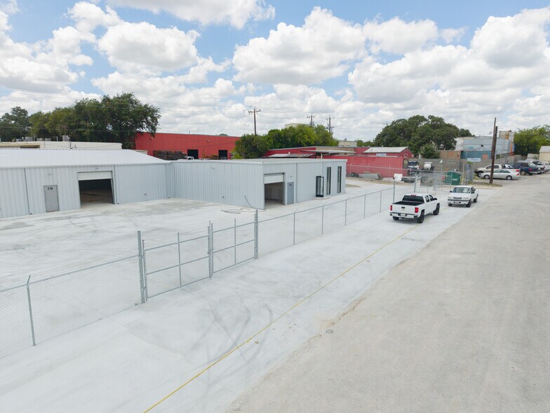 More Photos Of 118-122 W Turbo Dr, San Antonio Warehouse For Lease