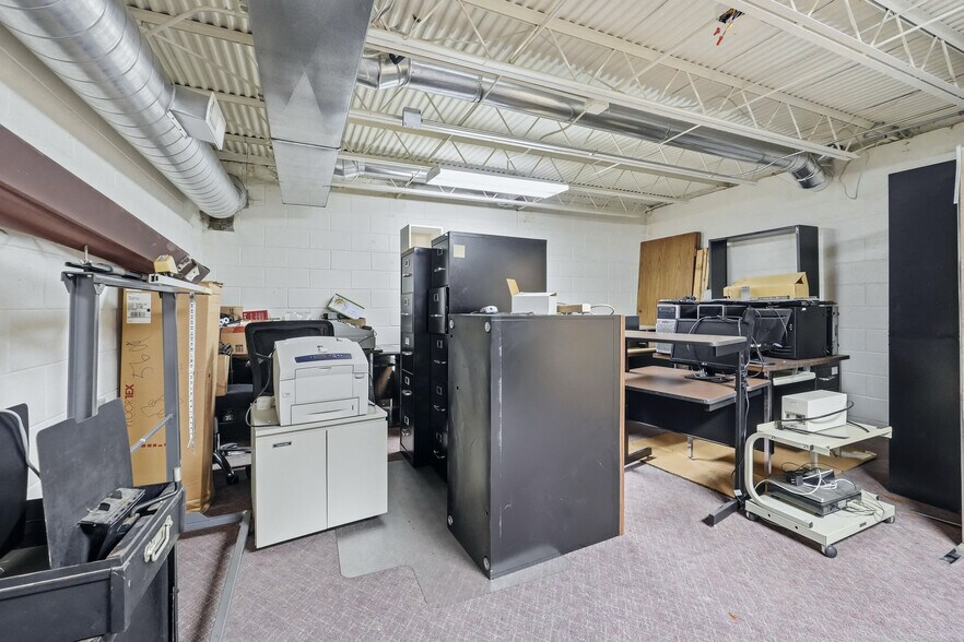 More Photos Of 3201 E Center St, Warsaw Office For Sale