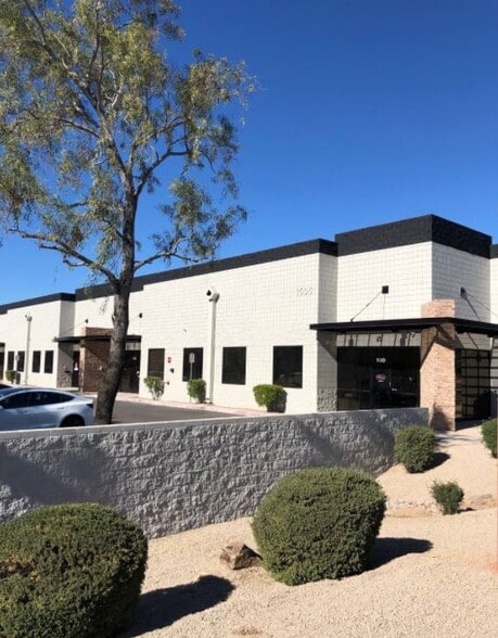 More Photos Of 1506 W Whispering Wind Dr, Phoenix Warehouse For Lease