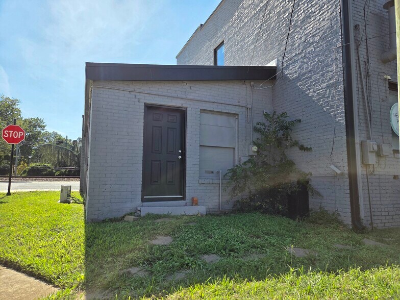 More Photos Of 131-135 Conover Sta, Conover Storefront Retail Office For Lease
