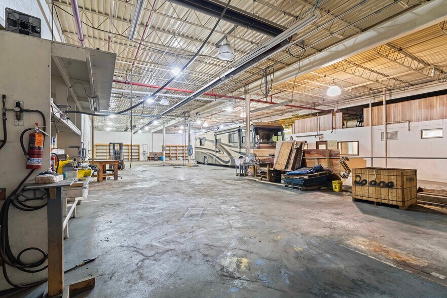 More Photos Of 15 S Worthington St, Youngstown Warehouse For Sale