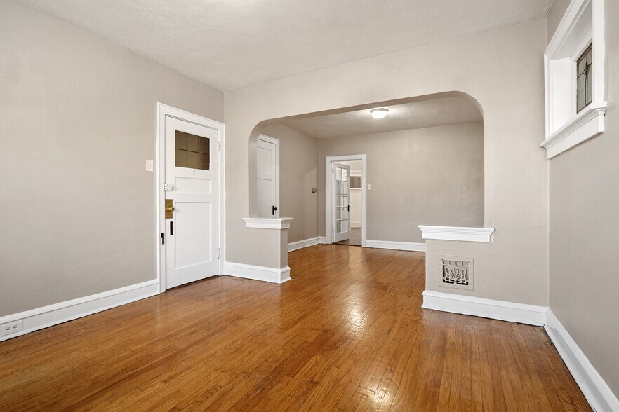 More Photos Of 4950 Winona Ave, Saint Louis Apartments For Sale
