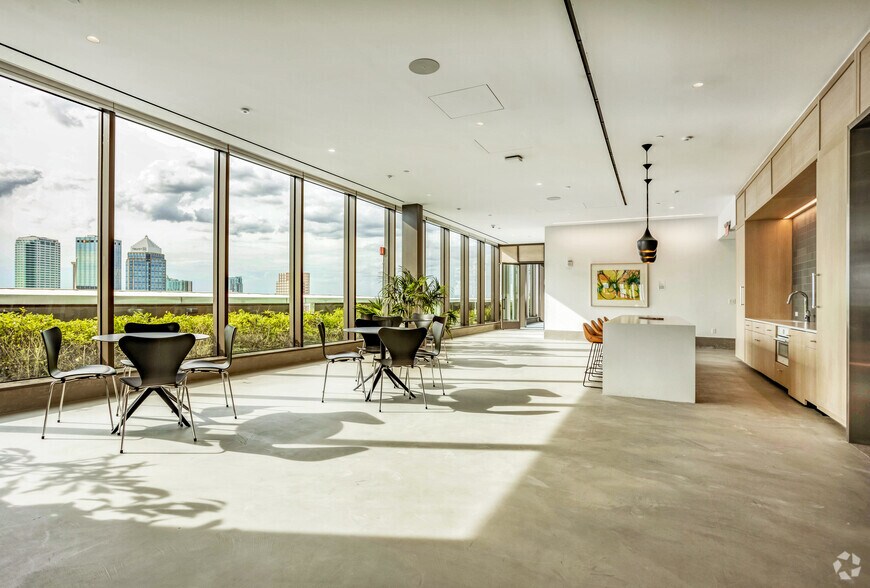 More Photos Of 1001 Water St, Tampa Office For Lease