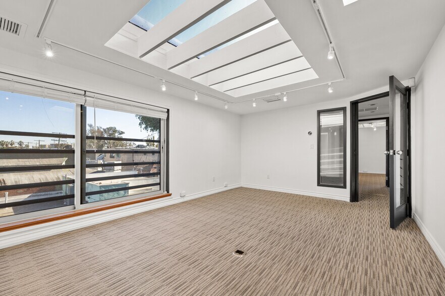 More Photos Of 1350-1352 Abbot Kinney Blvd, Venice Loft Creative Space For Lease