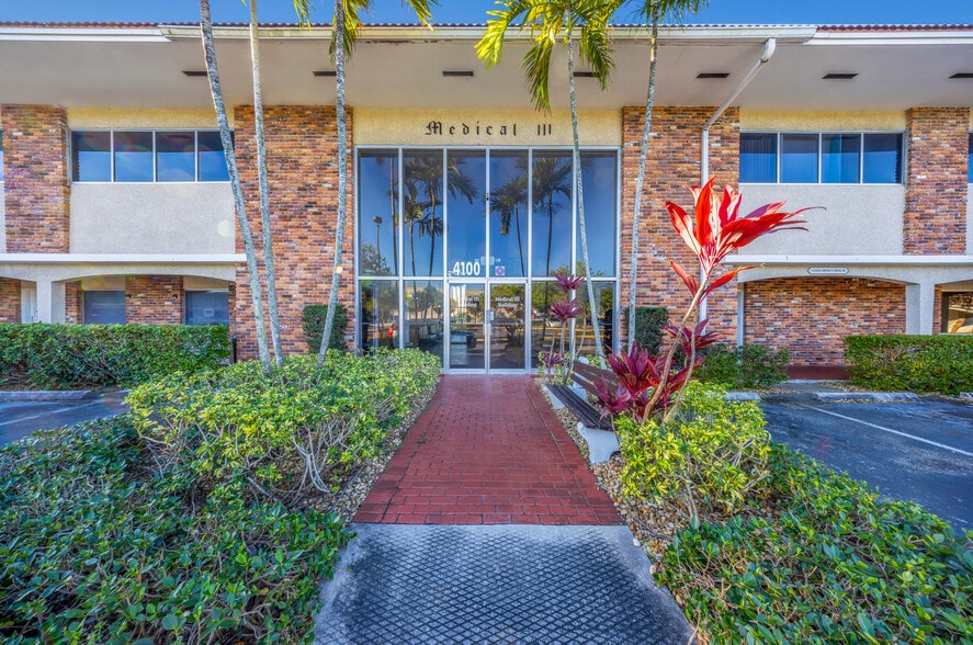 More Photos Of 4100 S Hospital Dr, Plantation Medical For Lease