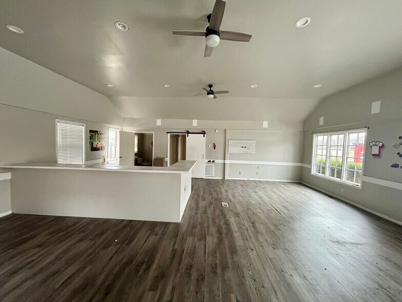 More Photos Of 722 N West St, Raleigh Bar For Lease
