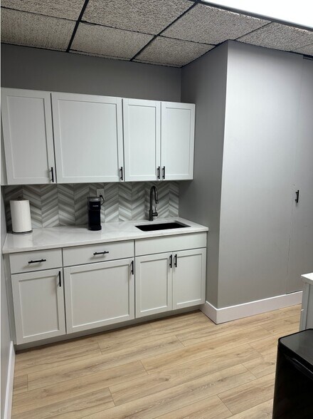 More Photos Of 43000 W 9 Mile Rd, Novi Coworking Space