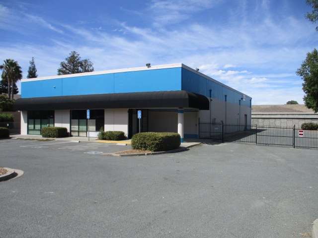 Primary Photo Of 2685 E Leland Rd, Pittsburg Freestanding For Lease