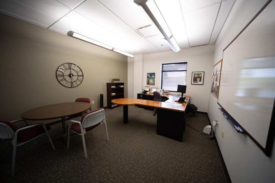 More Photos Of 835 Sharon Dr, Westlake Office For Sale