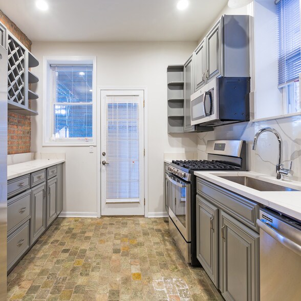 More Photos Of 2535-2543 N California Ave, Chicago Apartments For Lease