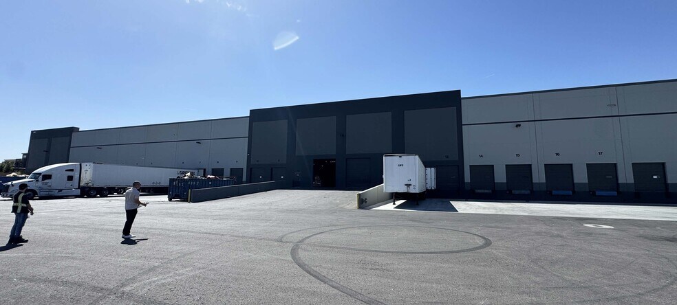 More Photos Of 1085 Alper Center Dr, Henderson Distribution For Lease