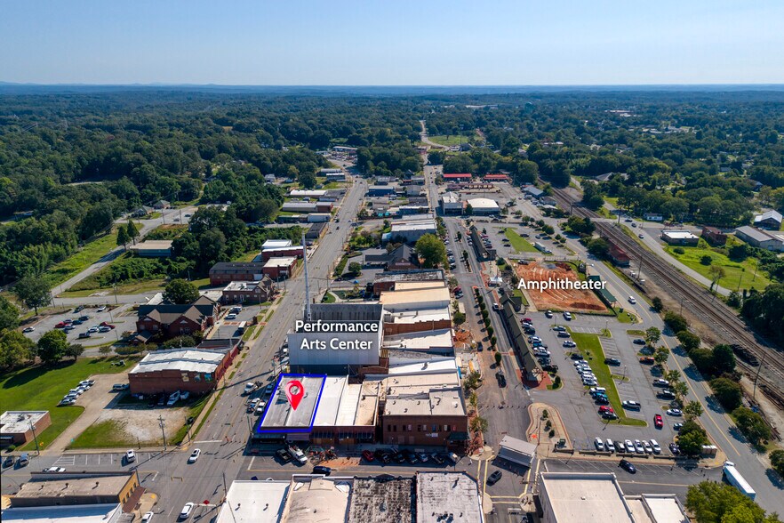 More Photos Of 124 N Townville St, Seneca Storefront For Sale