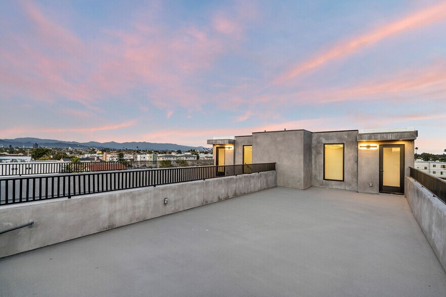 More Photos Of 2204 Carmona Ave, Los Angeles Apartments For Sale