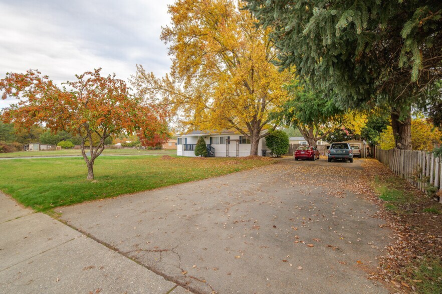 More Photos Of 387 Tavis Dr, Merlin Manufactured Housing Mobile Home Park For Sale