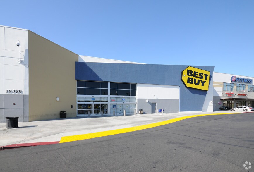 More Photos Of 19350 Nordhoff St, Northridge General Retail For Sale