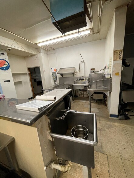 Primary Photo Of 2724 W Lewis St, Pasco Hotel For Lease