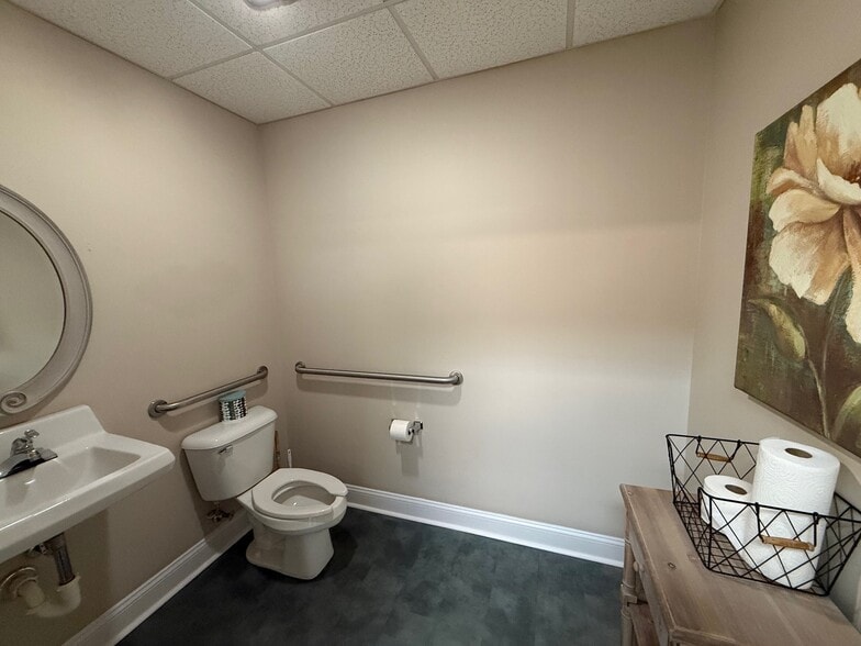 More Photos Of 4582 Cumberland Rd, Fayetteville Freestanding For Lease