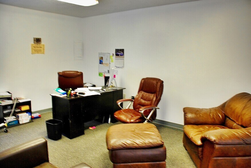 More Photos Of 1455-1463 W Center St, Orem Showroom For Lease