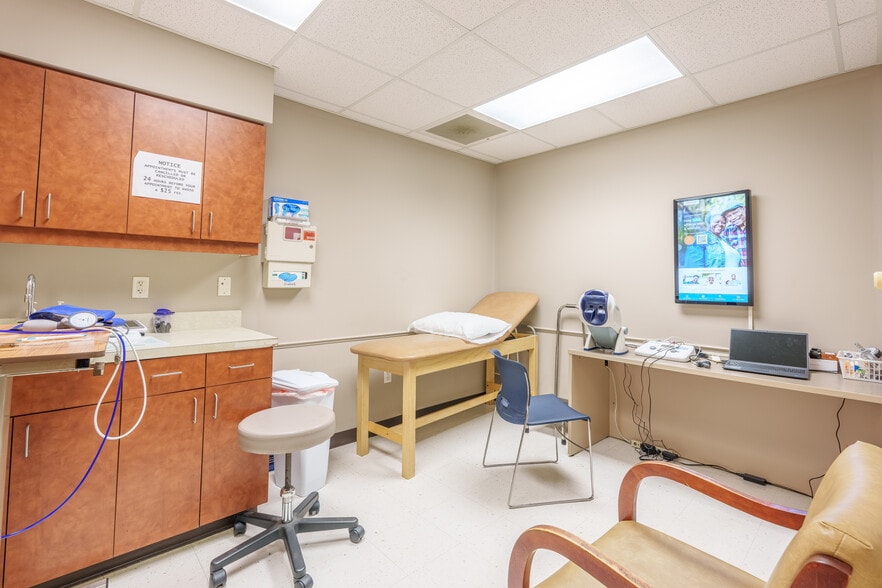 More Photos Of 727 Cox Creek Pky, Florence Healthcare For Sale